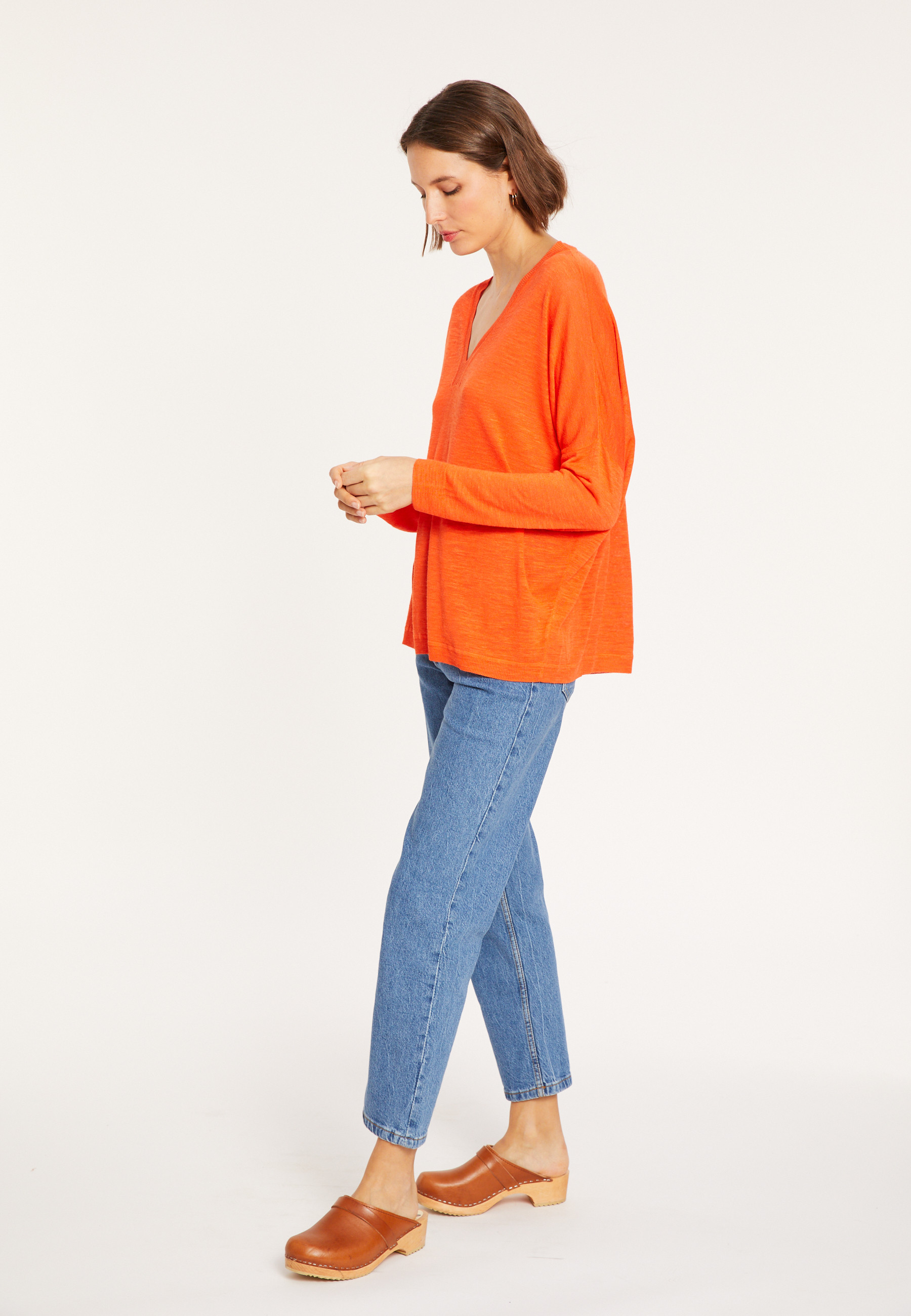 Oversized v-neck flamed linen t-shirt - Beja