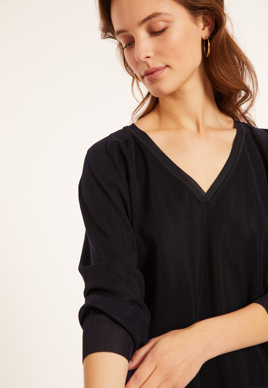 V-neck sweater in fil lumiere - Maja