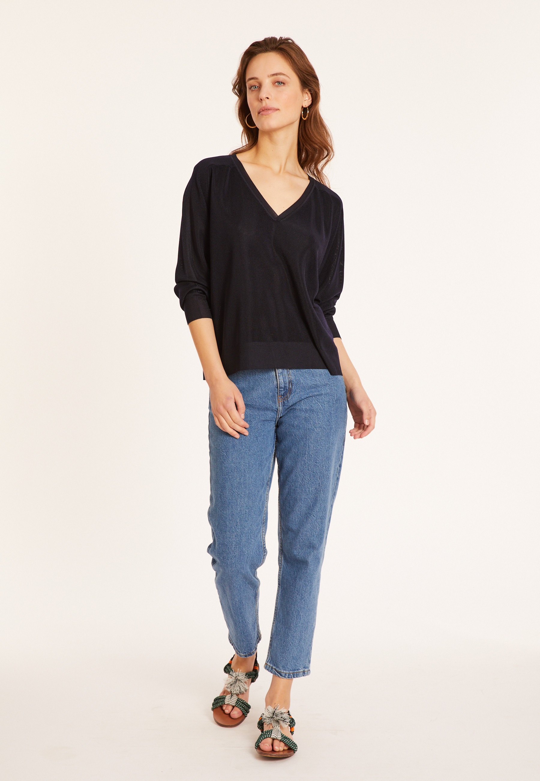 V-neck sweater in fil lumiere - Maja