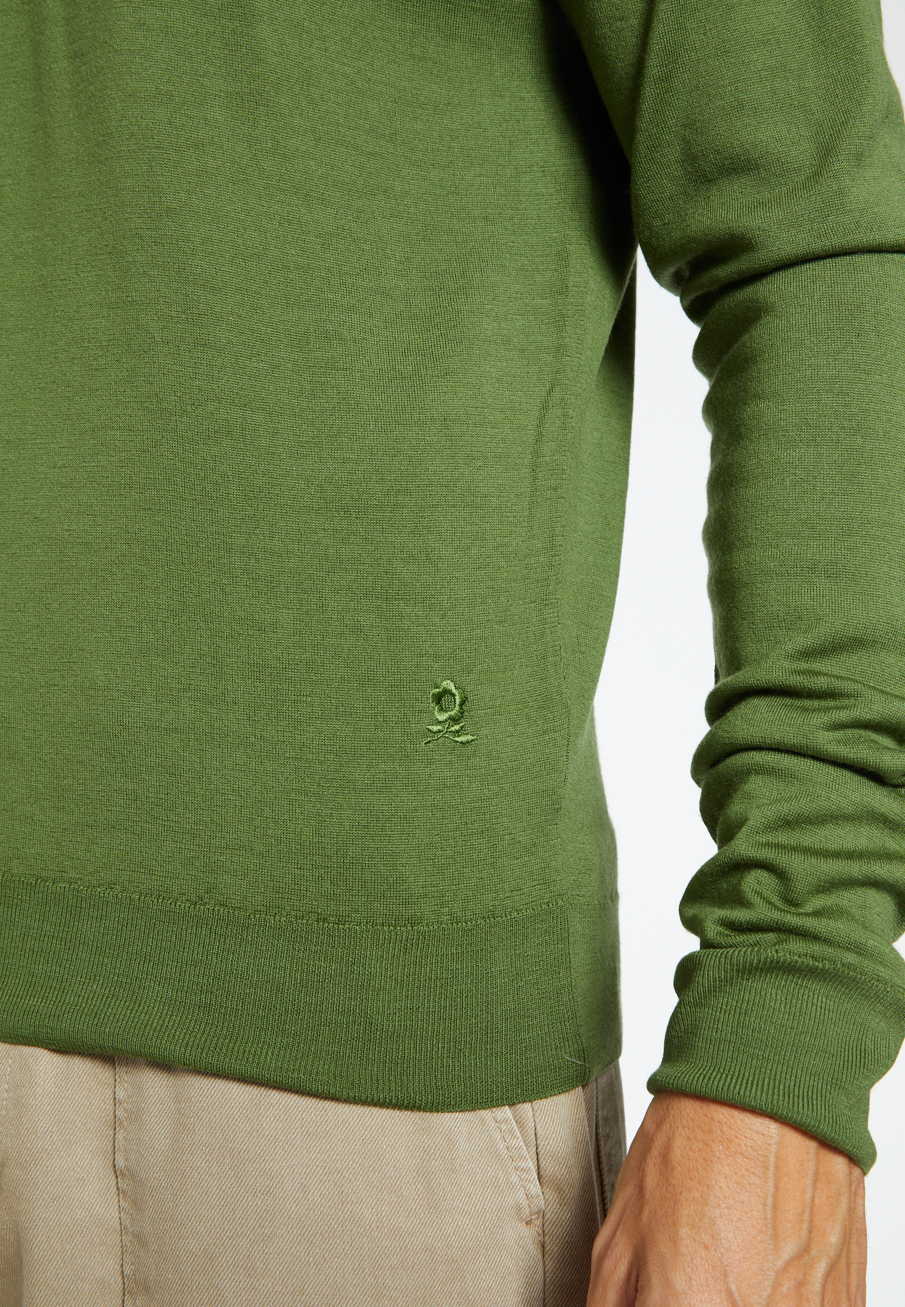 Pull col V avec logo en laine mérinos - Elmo 8252