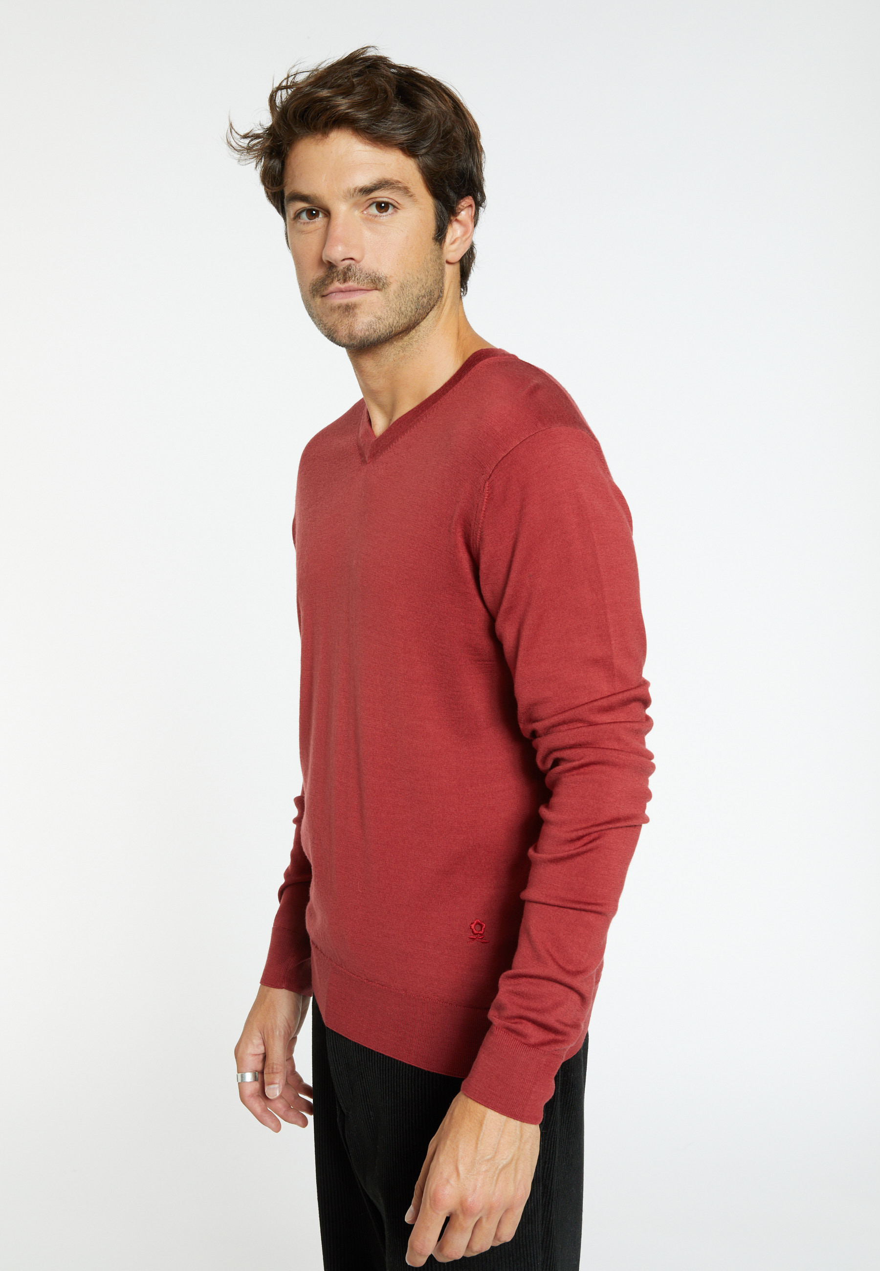 Pull col V avec logo en laine mérinos - Elmo 8231
