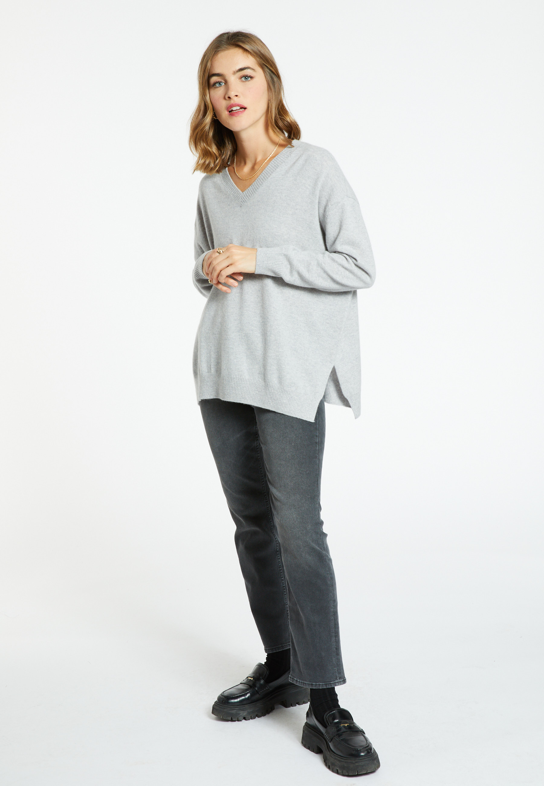 V-neck cashmere sweater with slits - Brendao