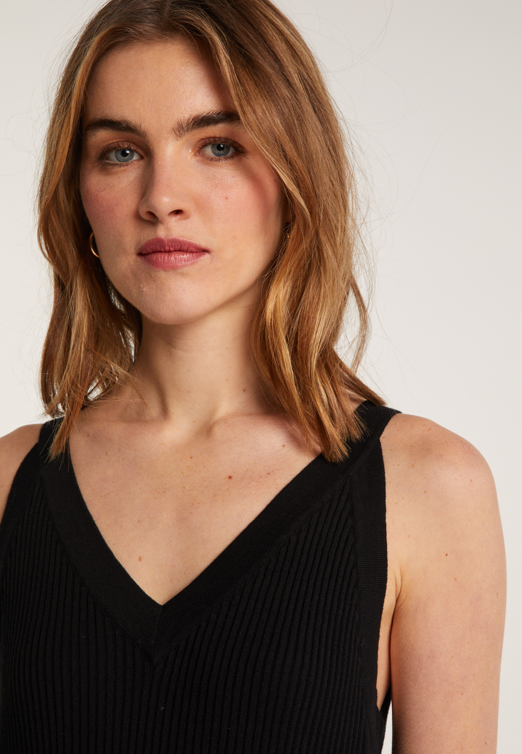 637809 LEAH COTON LIN