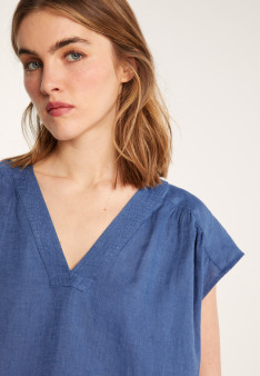 Linen V-neck T-shirt - Dala