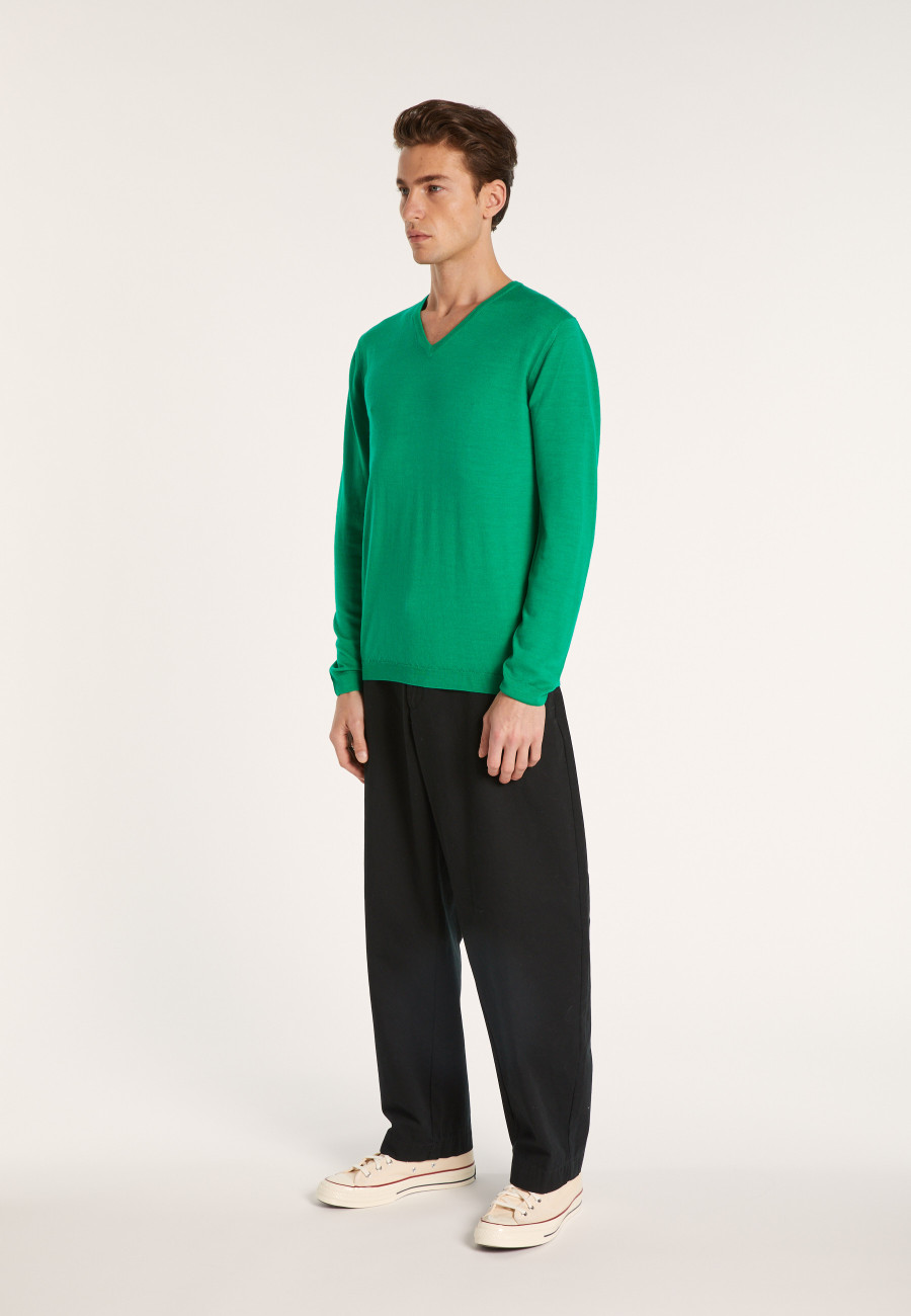 V-neck jumper in merino wool - Elmo
