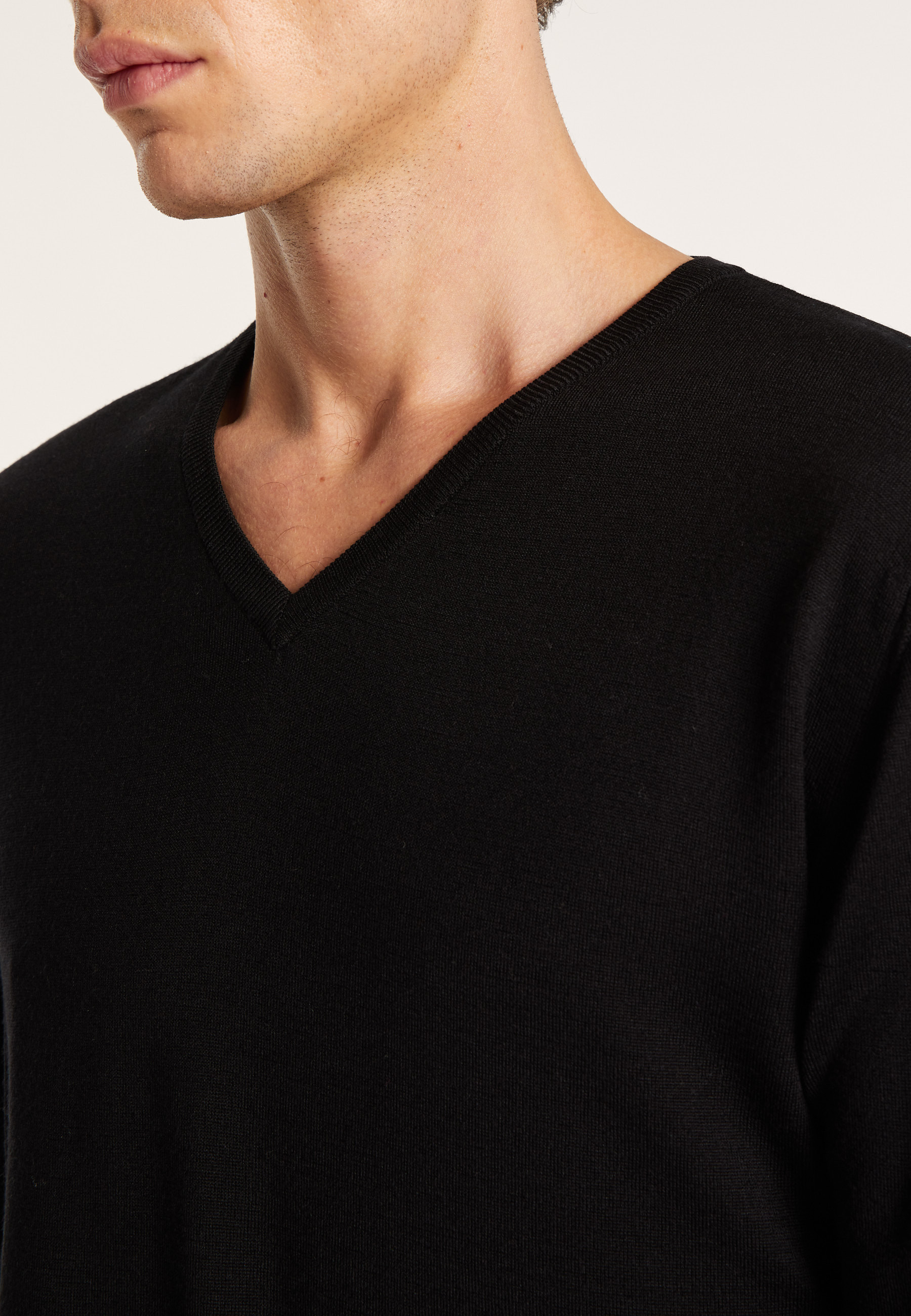 Pull col V en laine et soie - Lessie 6410