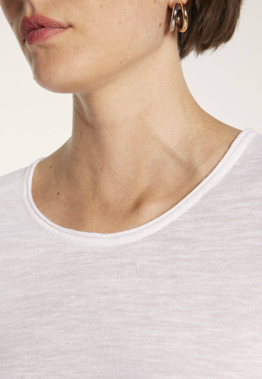 Camiseta gola redonda em linho flamejado com mangas cotovelo - Mady