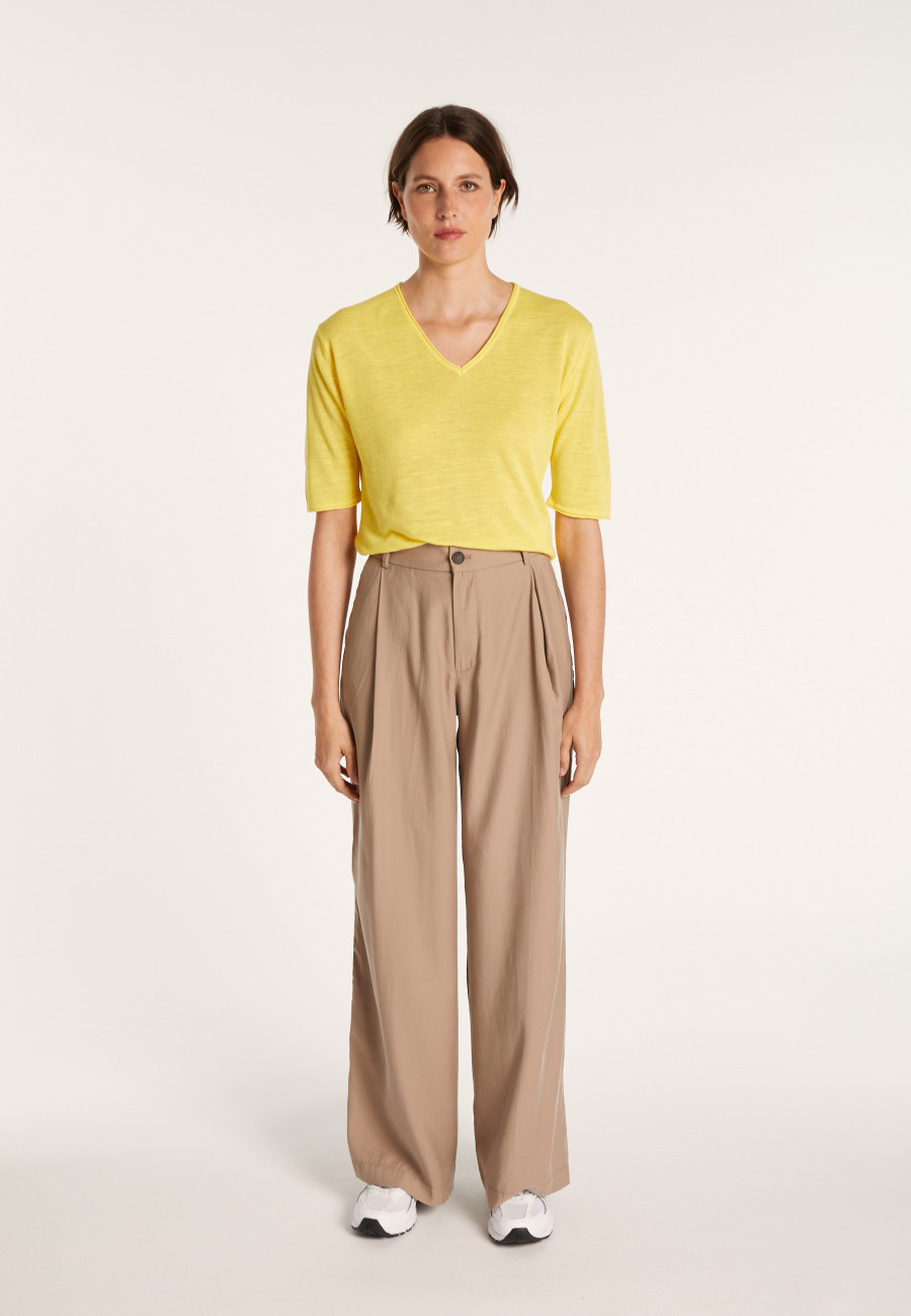 Camiseta de linho liso com decote em V - Mel