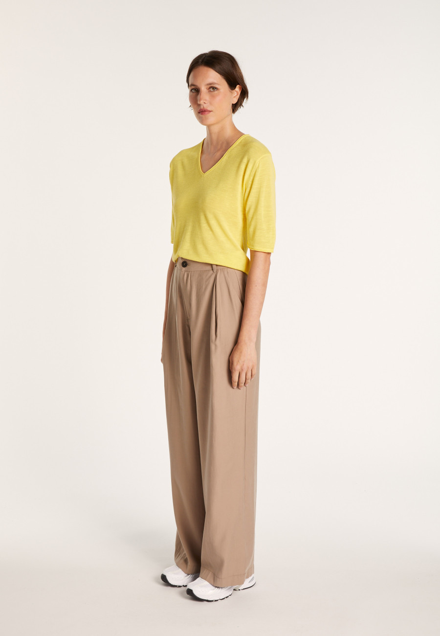 Camiseta de linho liso com decote em V - Mel