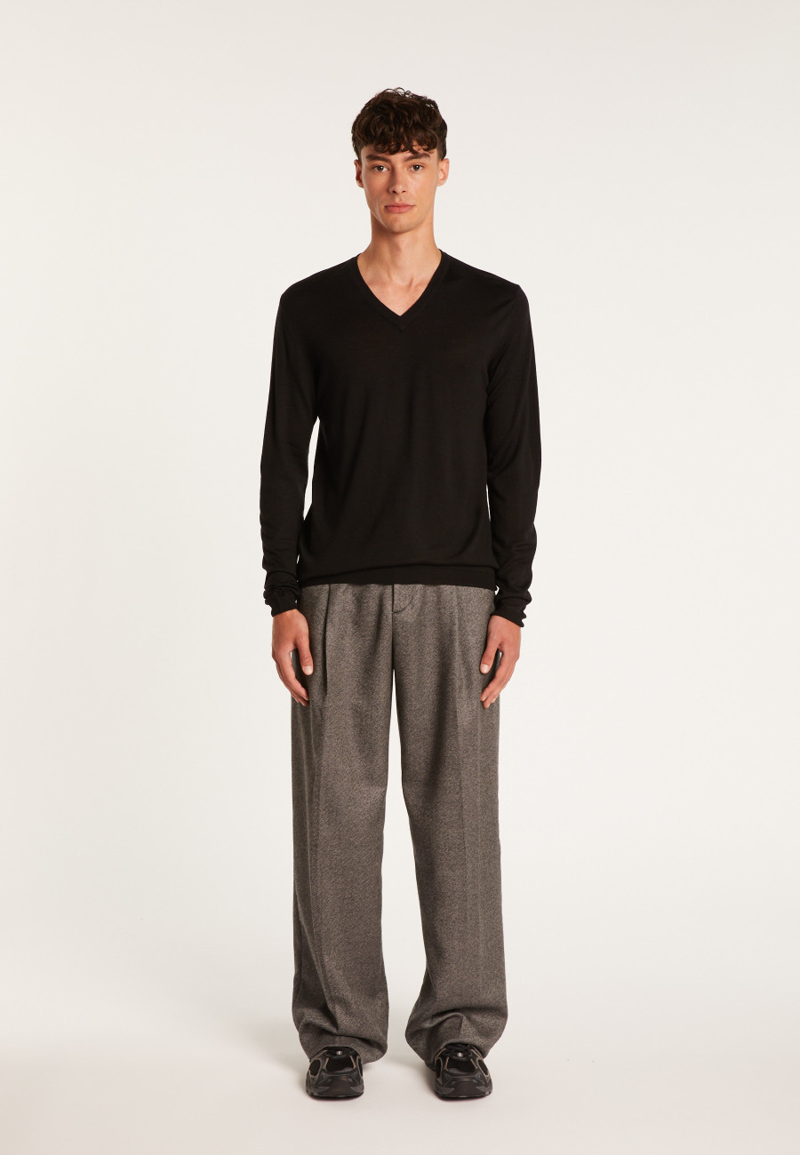 V-neck jumper in merino wool - Elmo