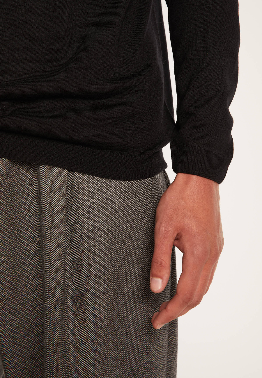 Suéter de lã merino com decote em V - Elmo