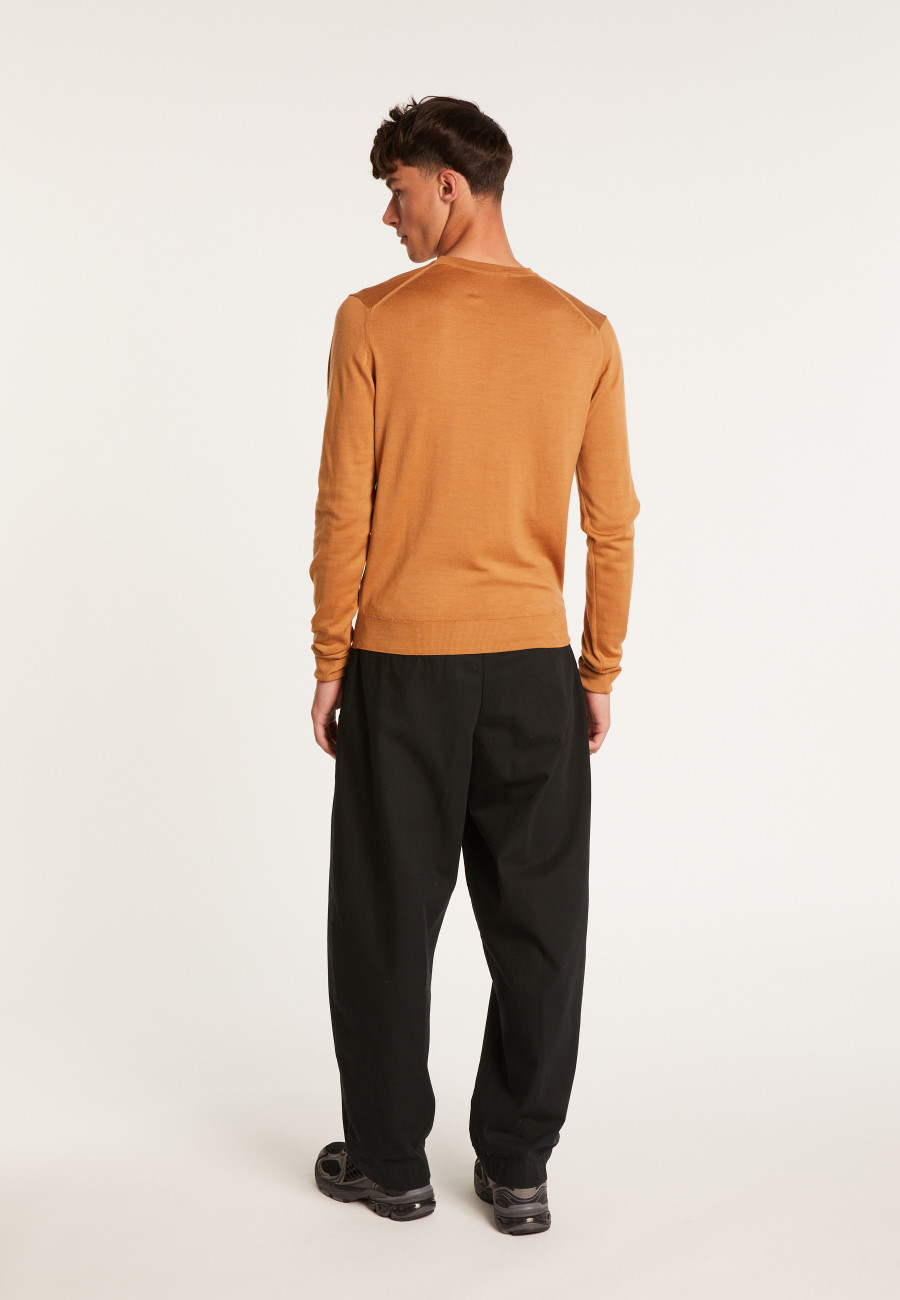 V-neck jumper in merino wool - Elmo