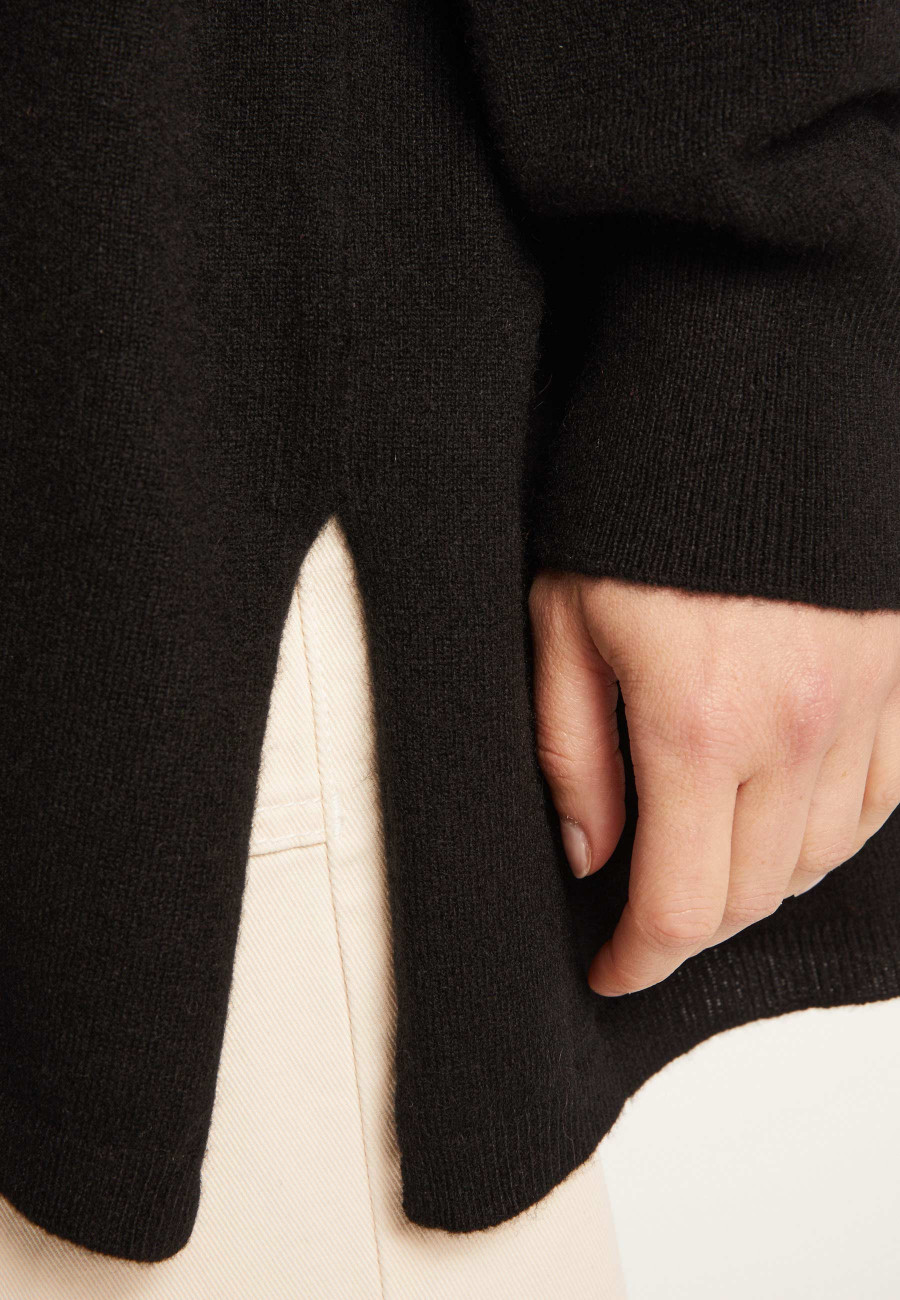 Puxador col V oversize em caxemira - Apolline