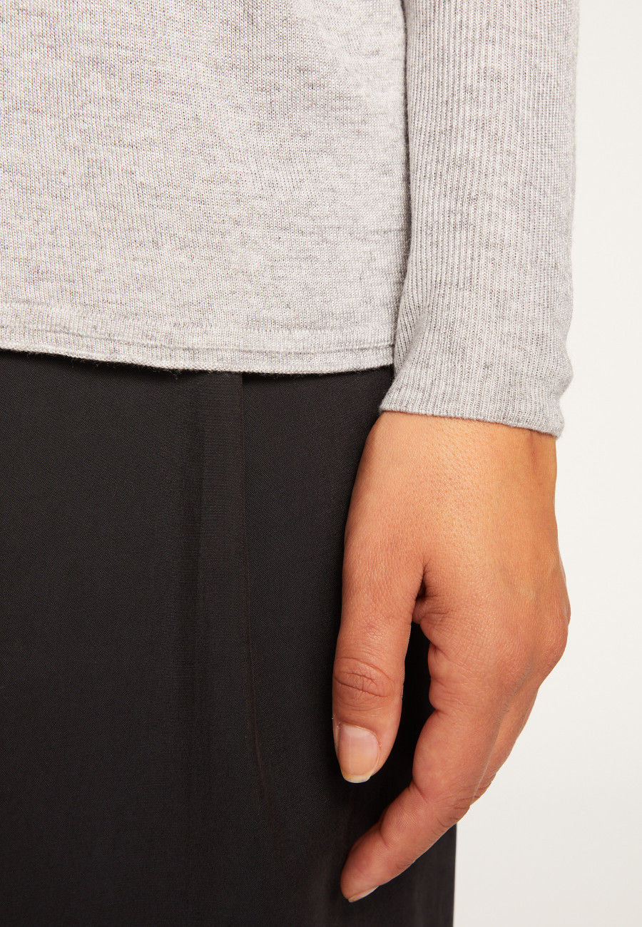 Camiseta oversized com decote em V em fibra de cashmere de bambu - Rica