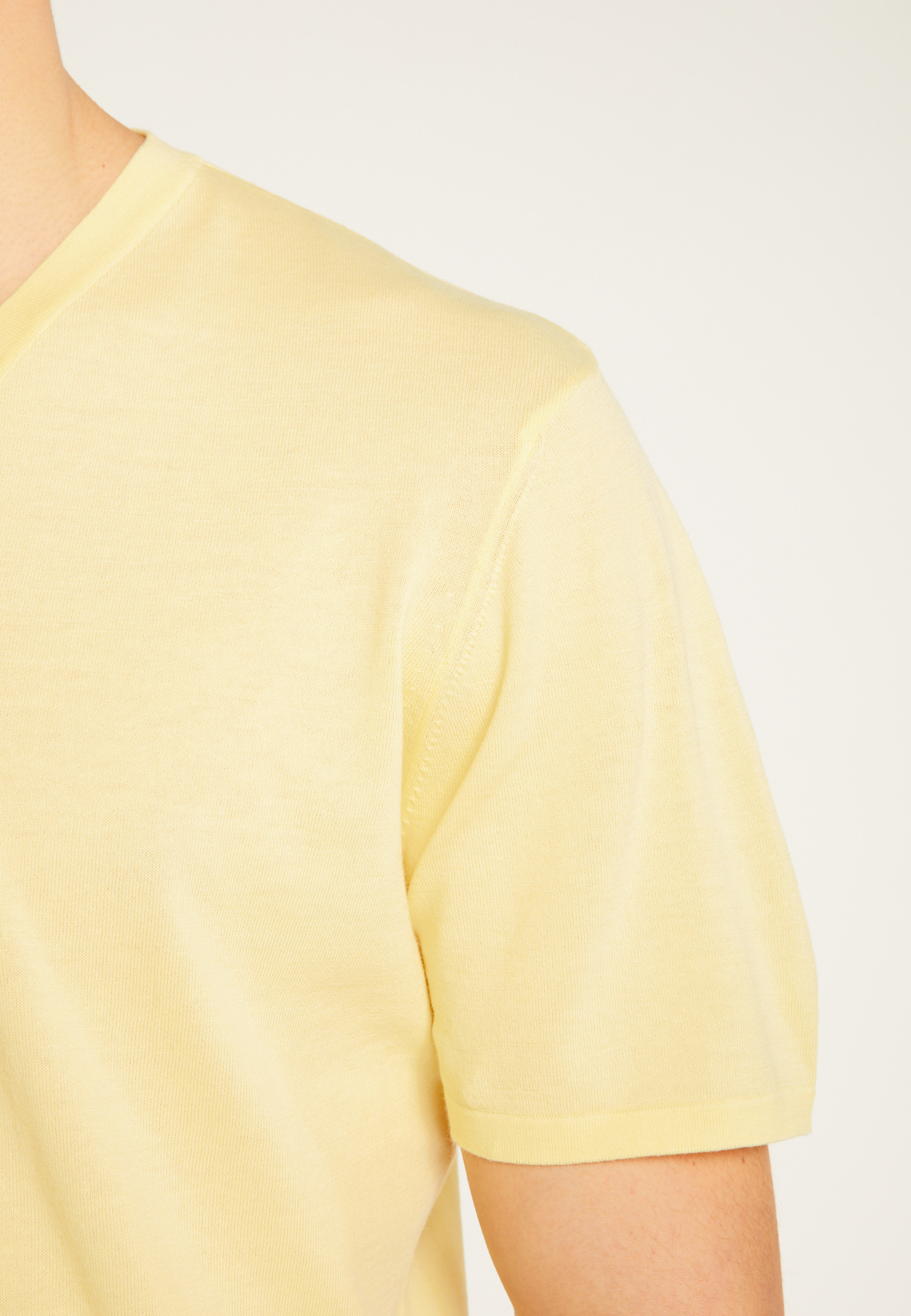 V-neck T-shirt - Malo