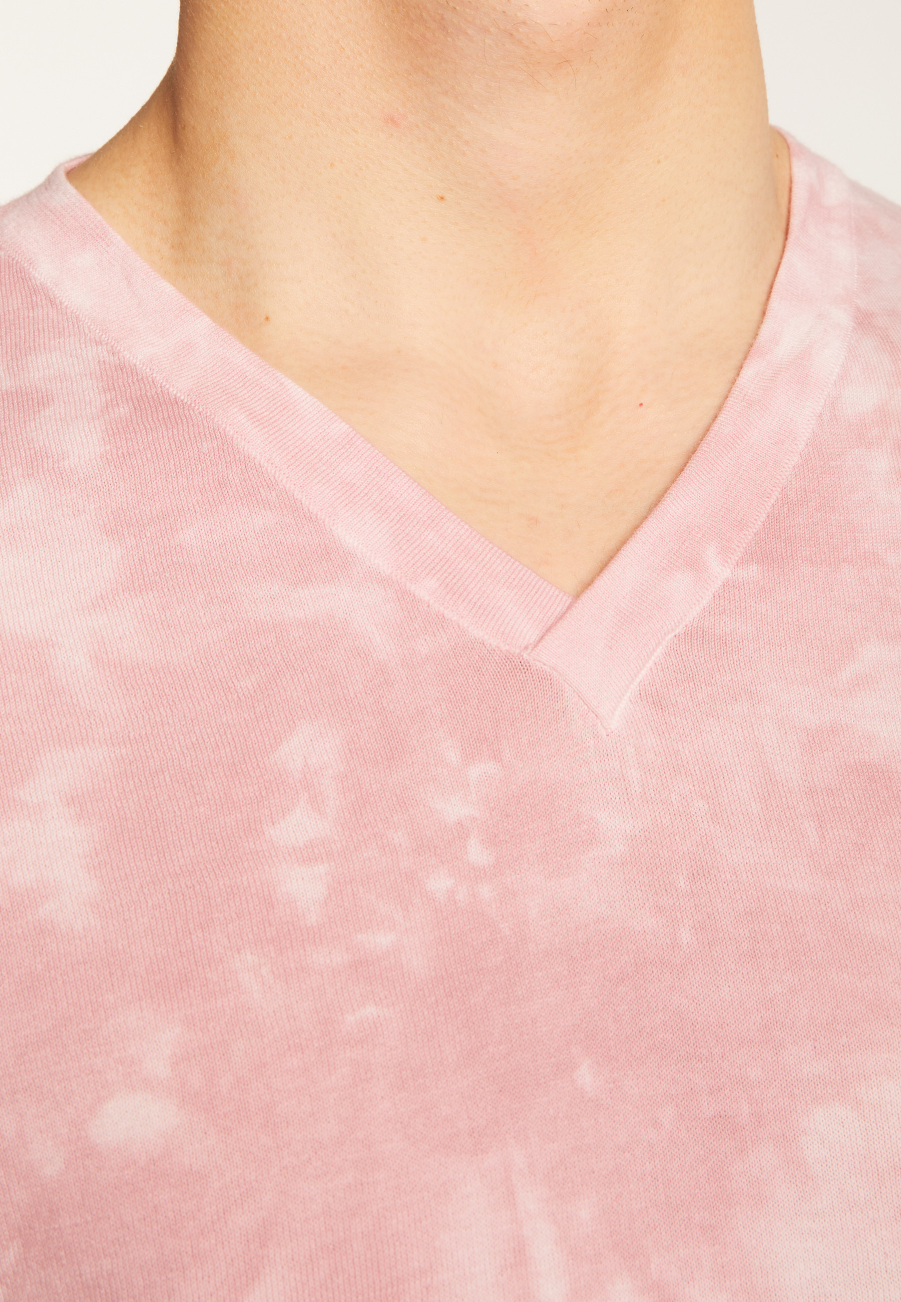 V-neck T-shirt - Malo