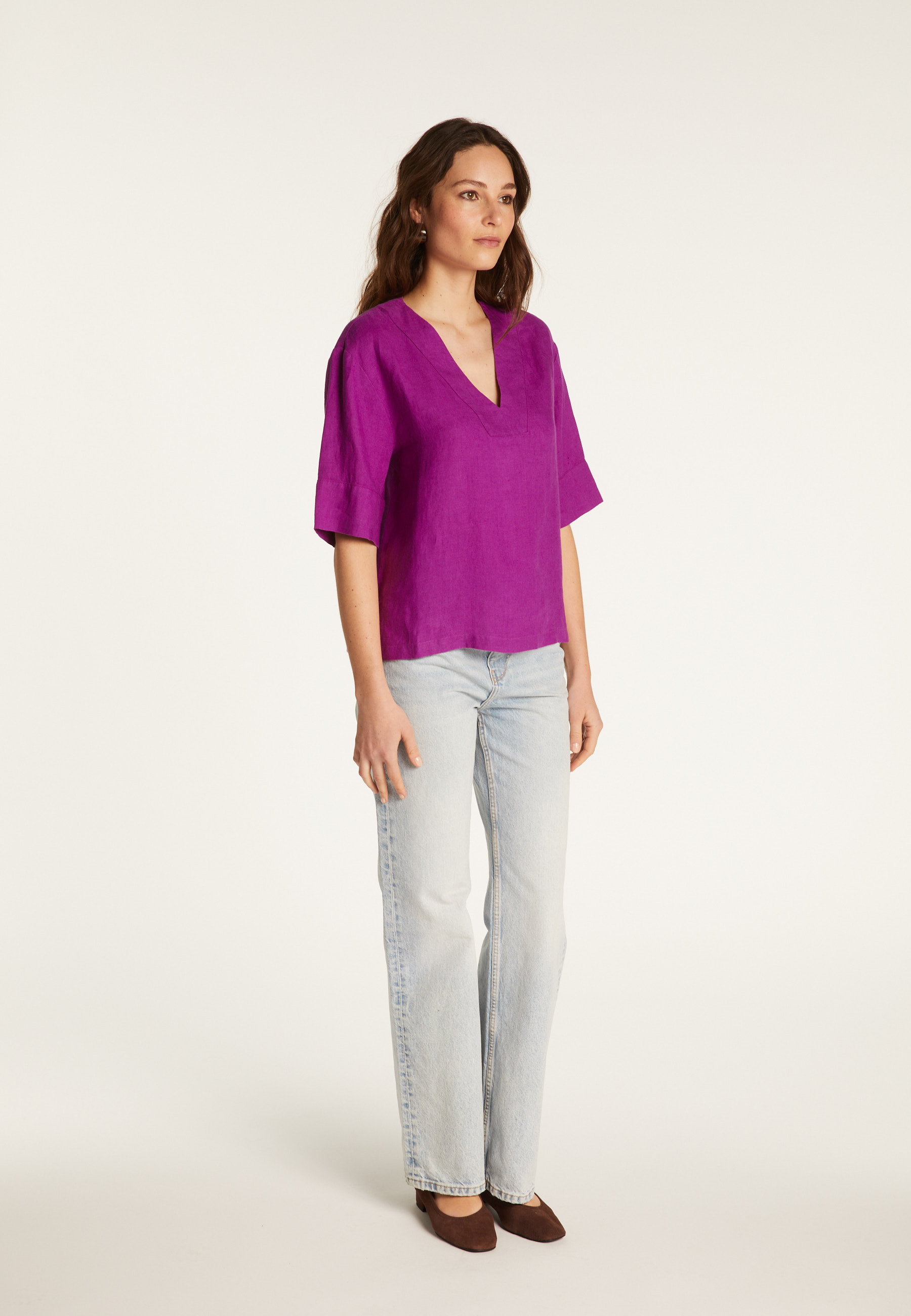 Linen V-neck T-shirt - Emma