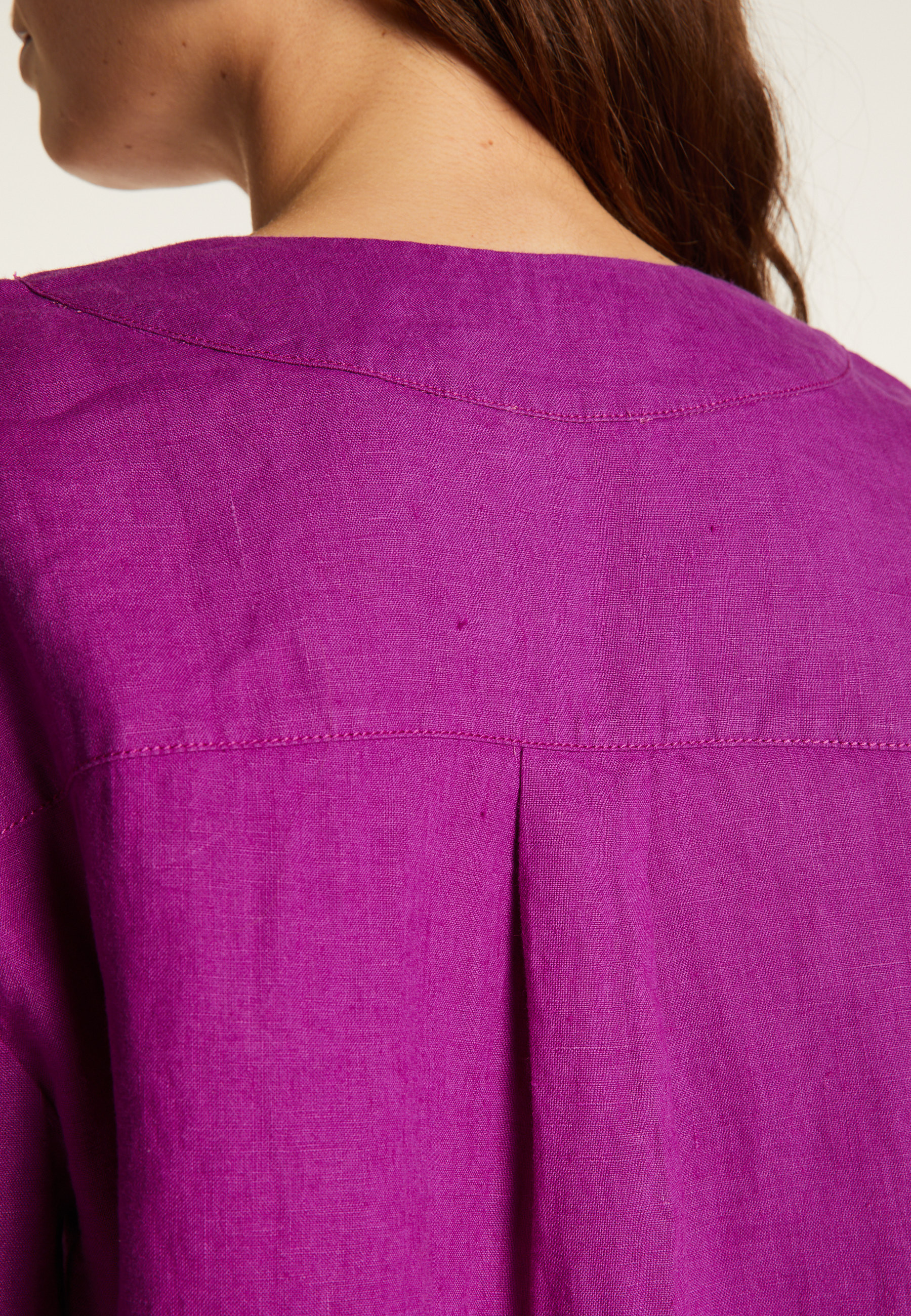 Linen V-neck T-shirt - Emma