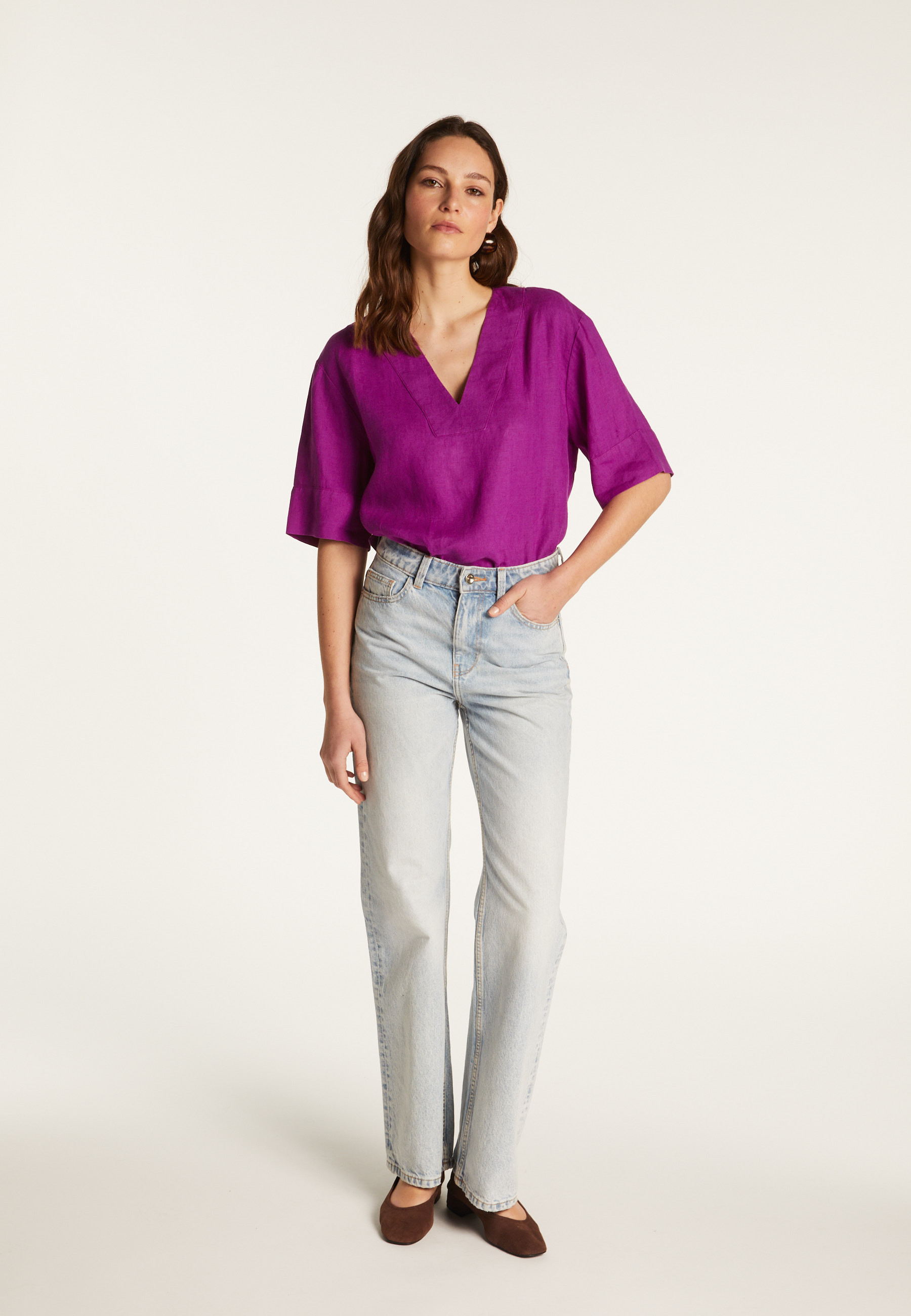 Linen V-neck T-shirt - Emma