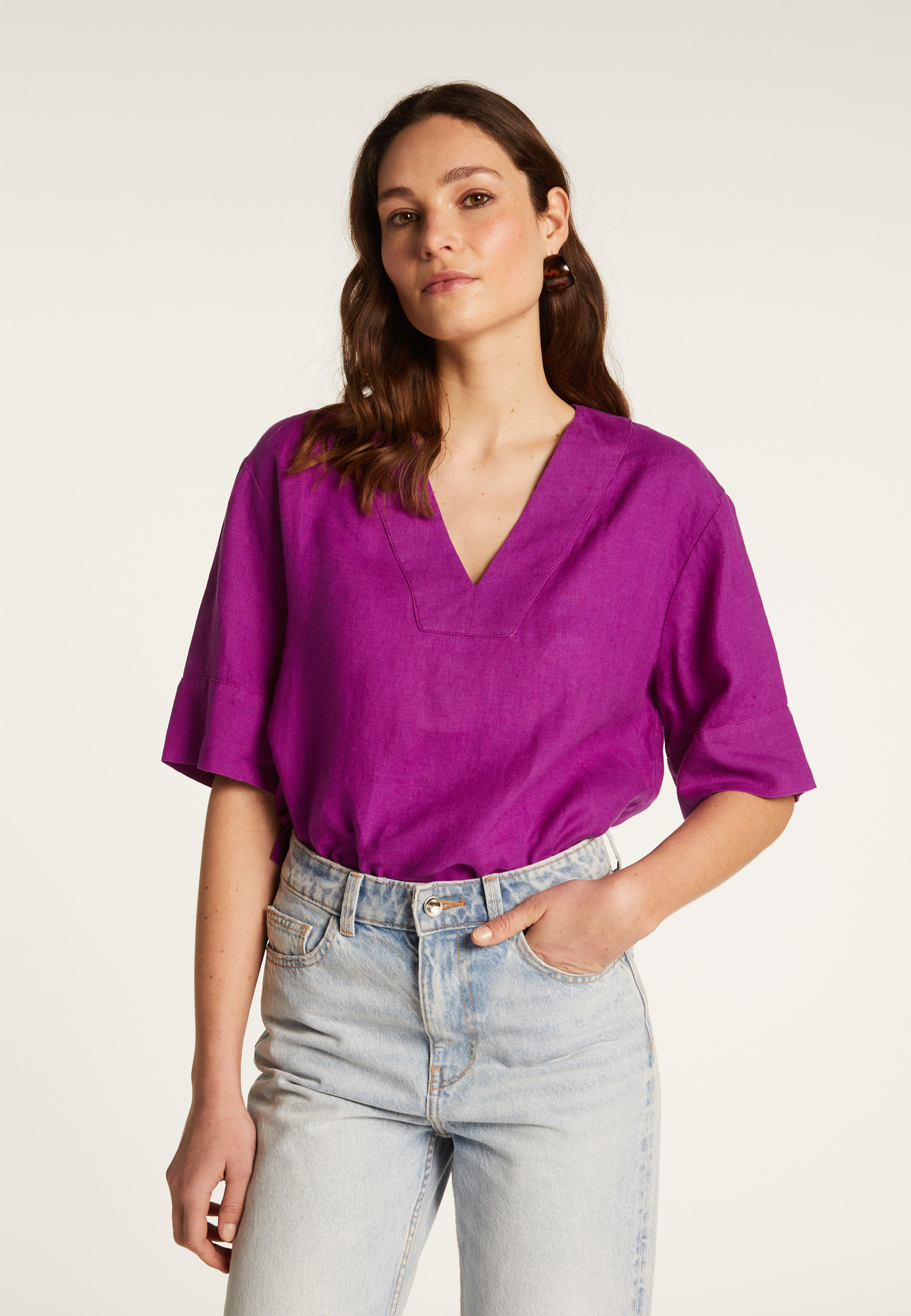 Linen V-neck T-shirt - Emma