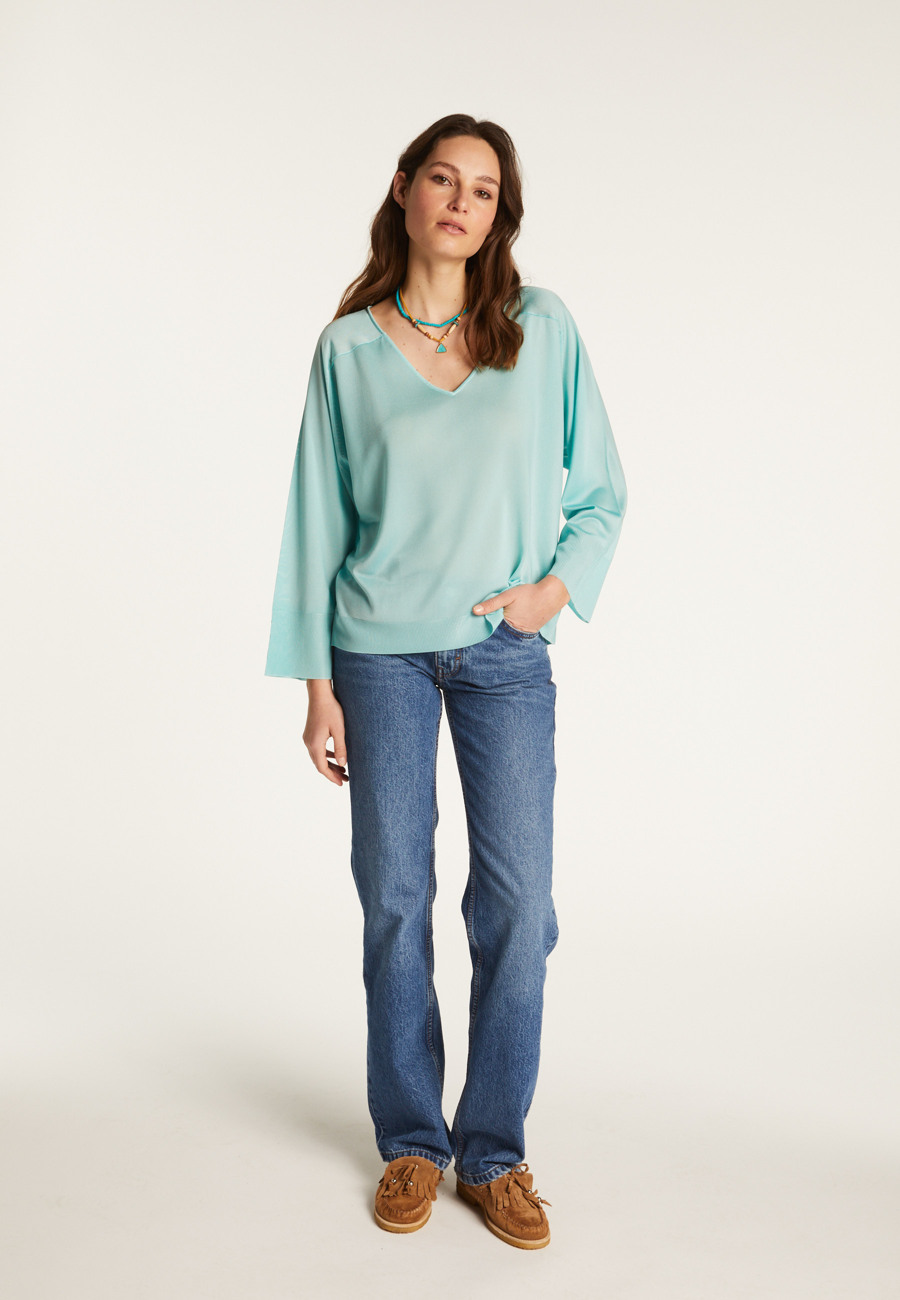 V-neck sweater in light thread - Delly