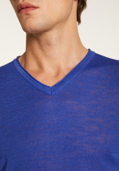Cotton V-neck T-shirt - Reuben