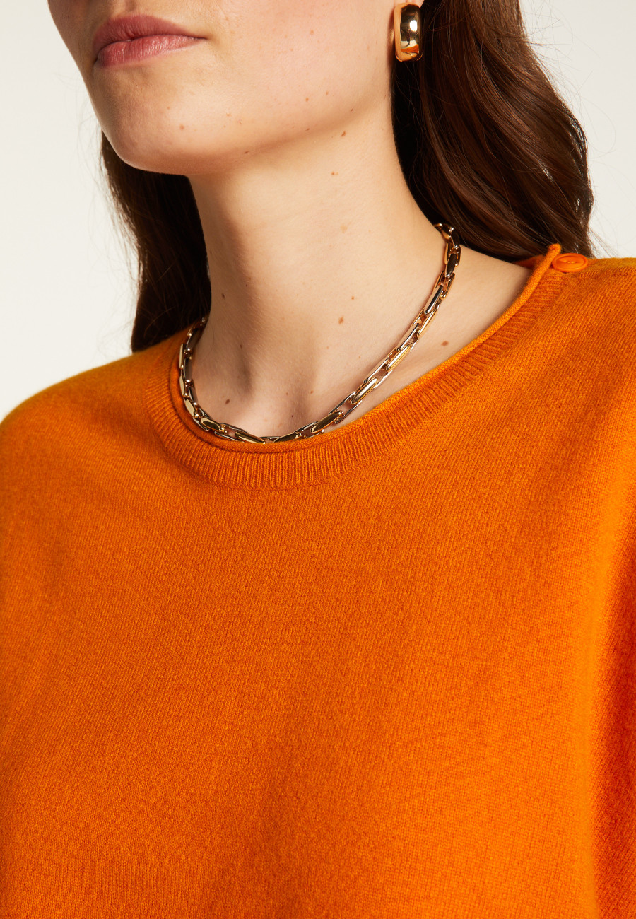 Suéter solto de cashmere com gola redonda e botões - Acene