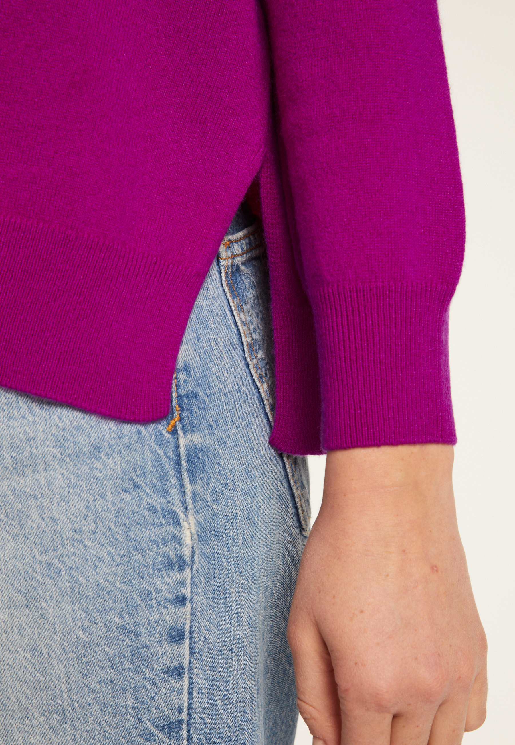 Loose sweater with V-neck slits in cashmere - Alienor