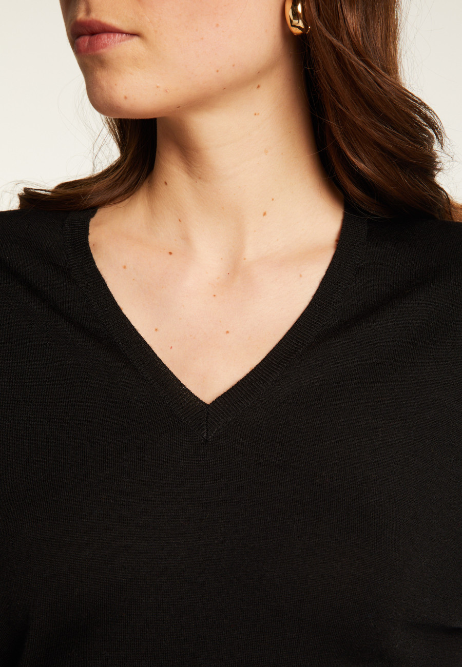 Suéter de lã merino Aurora com decote em V e fenda - Aurora