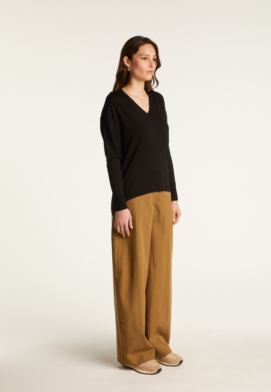 Merino wool V-neck sweater with slits - Aurora