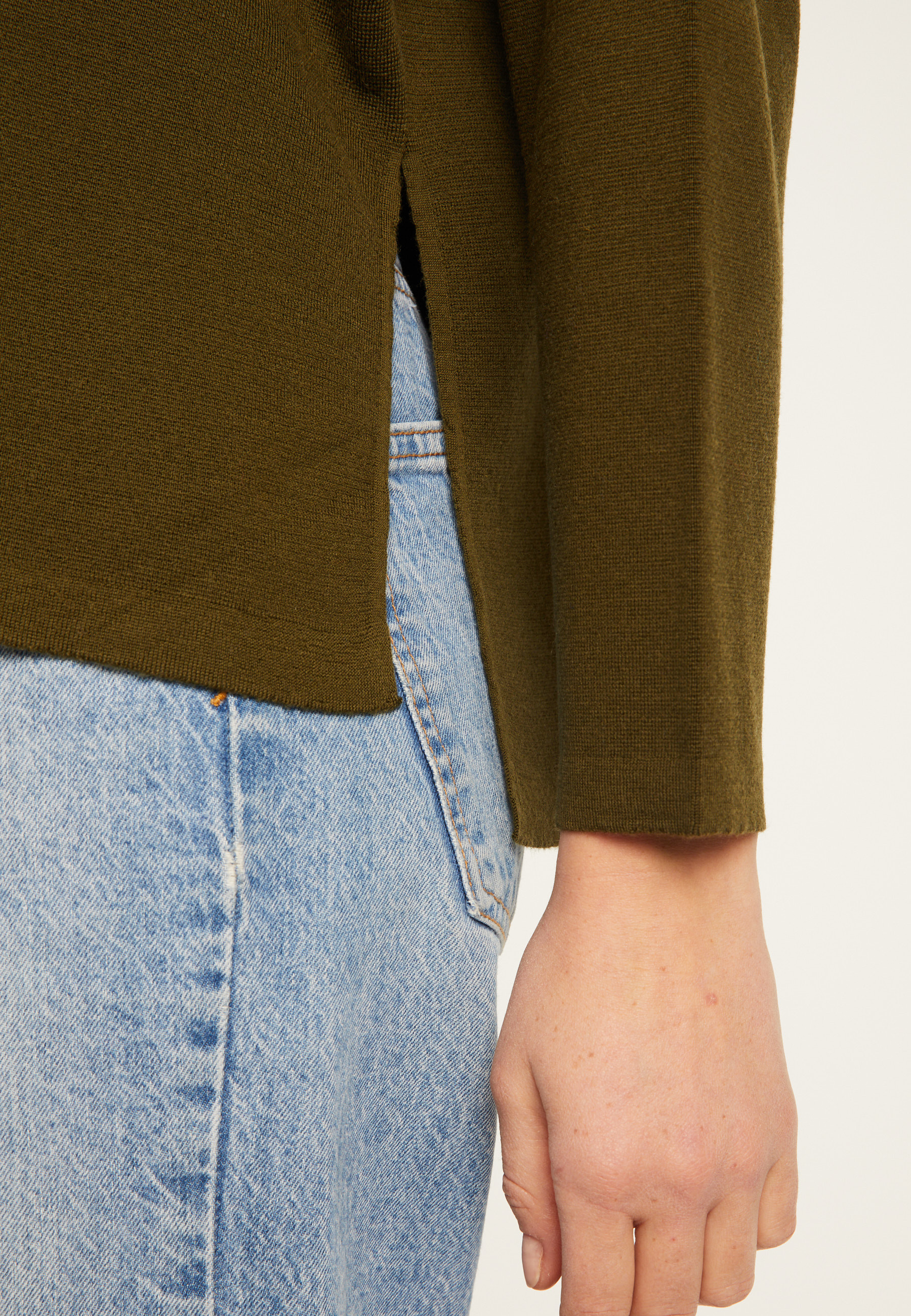 Loose-fit round-neck sweater in merino wool - Guerande