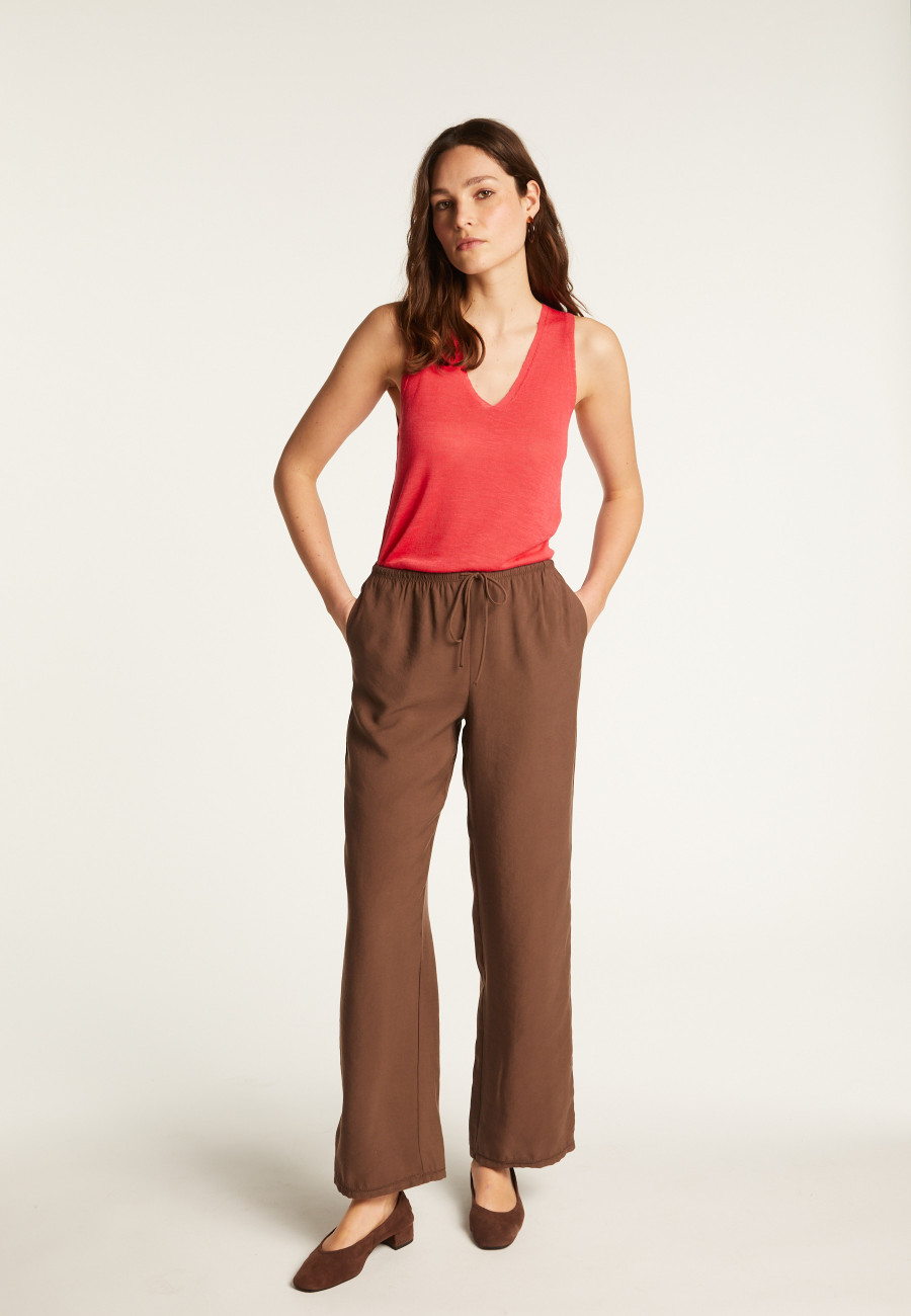 Regata de linho com decote em V - Lalita