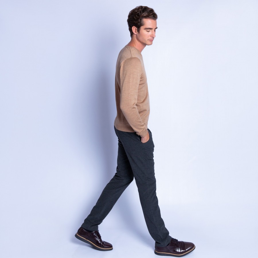 V-neck jumper in merino wool - Elmo